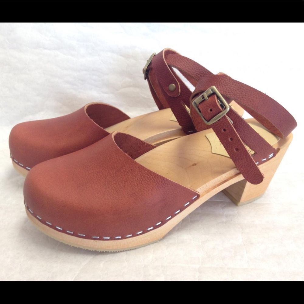US size 7 copper textured dalanna clogs